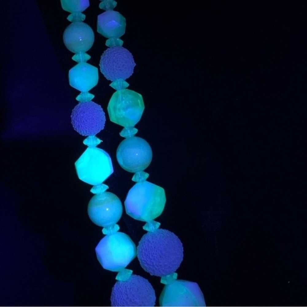 Stunning made in Hong Kong plastic beaded glowing… - image 9