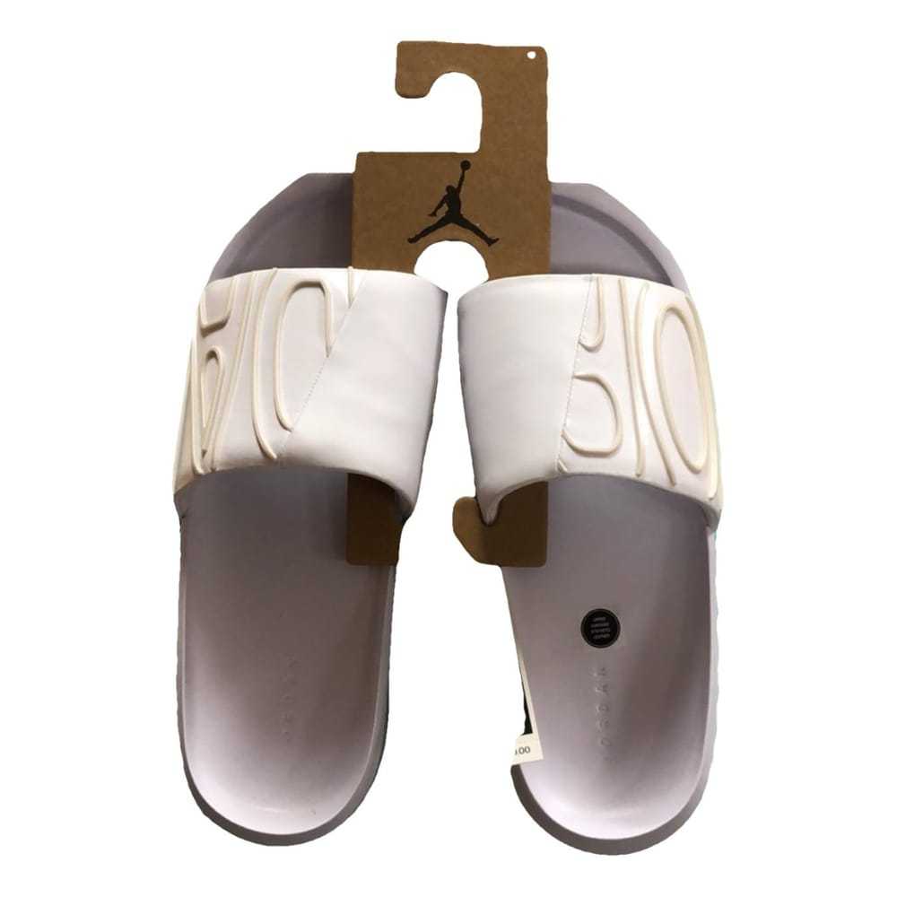 mens flip flops jordan