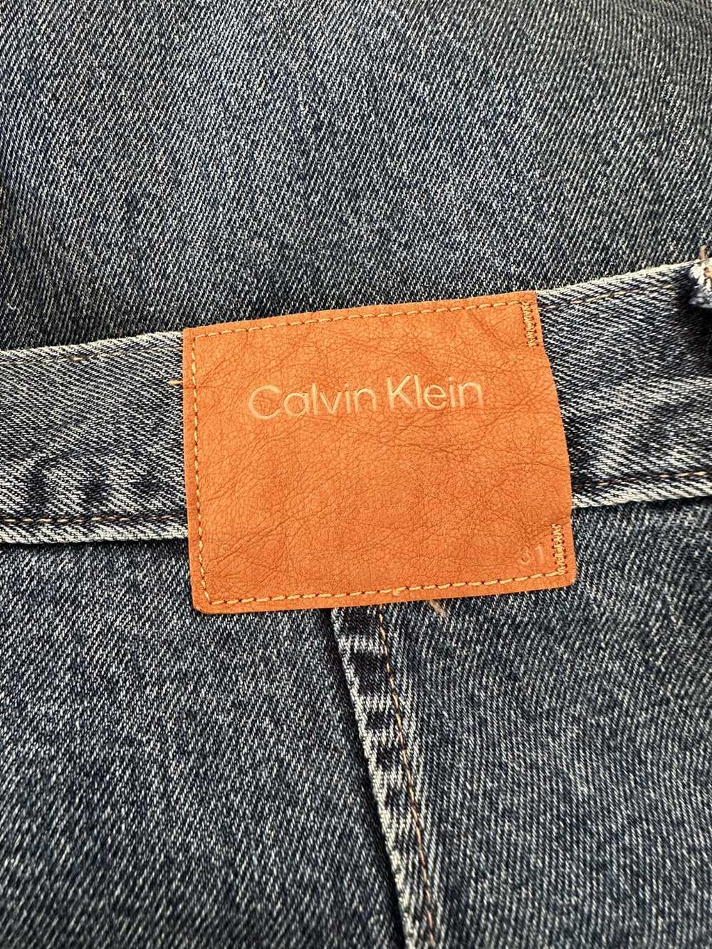 Calvin Klein Relaxed Fit Washed Jeans - image 4