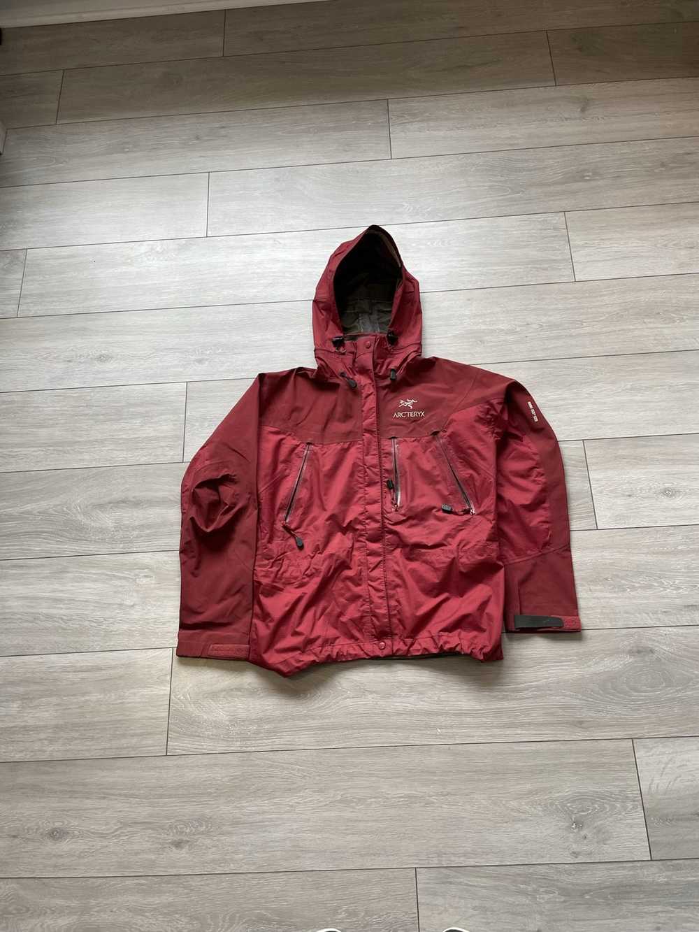 Arc'Teryx Vintage Red Arc’teryx Theta Goretex Jacket - Gem