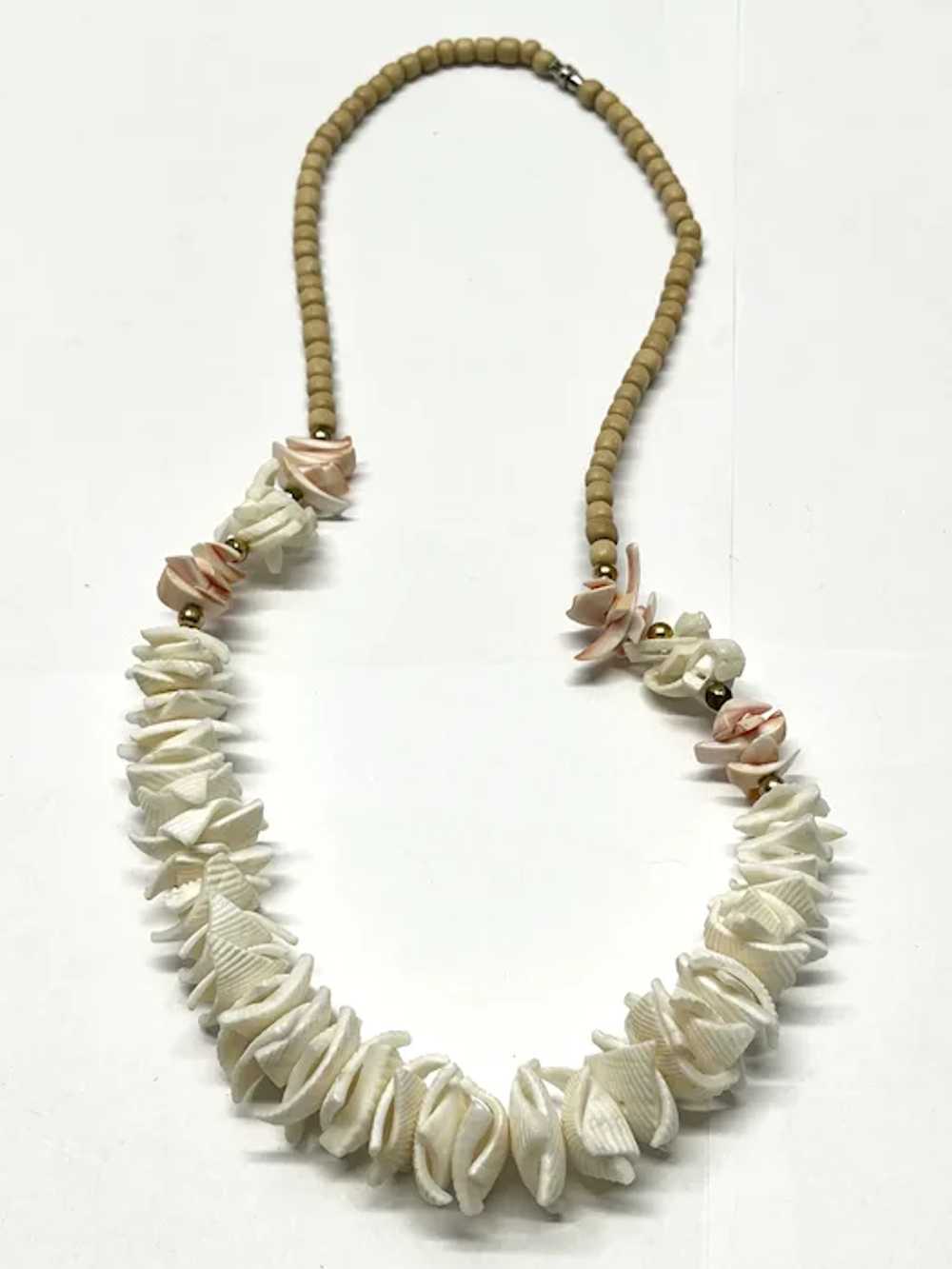 Vintage sea shell beaded necklace - image 2