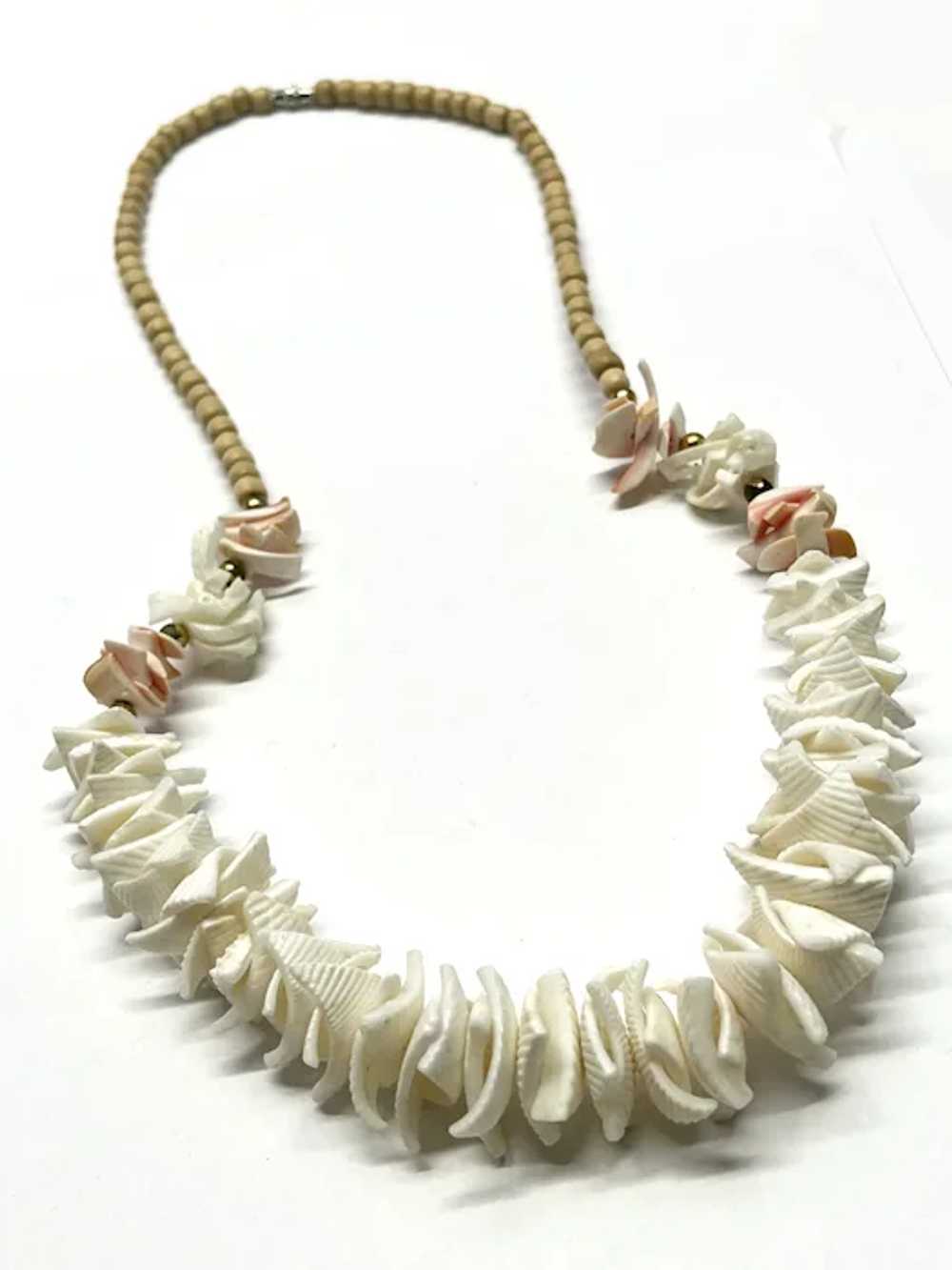 Vintage sea shell beaded necklace - image 3