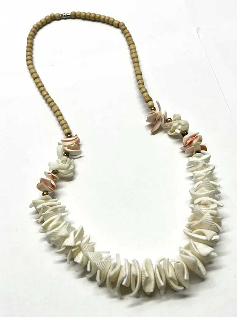 Vintage sea shell beaded necklace - image 4