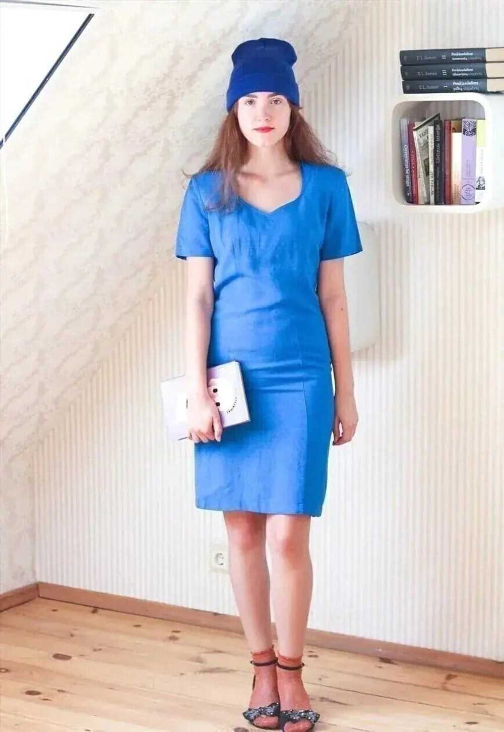 Bright blue short sleeve linen dress - image 4