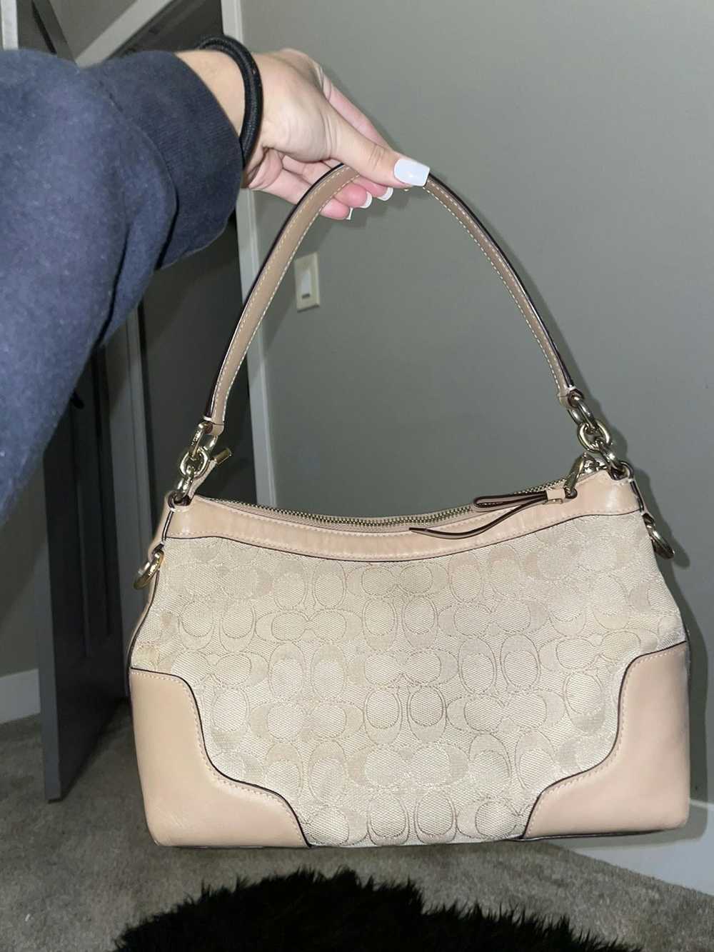 Coach authentic nude coach purse with detachable … - image 4