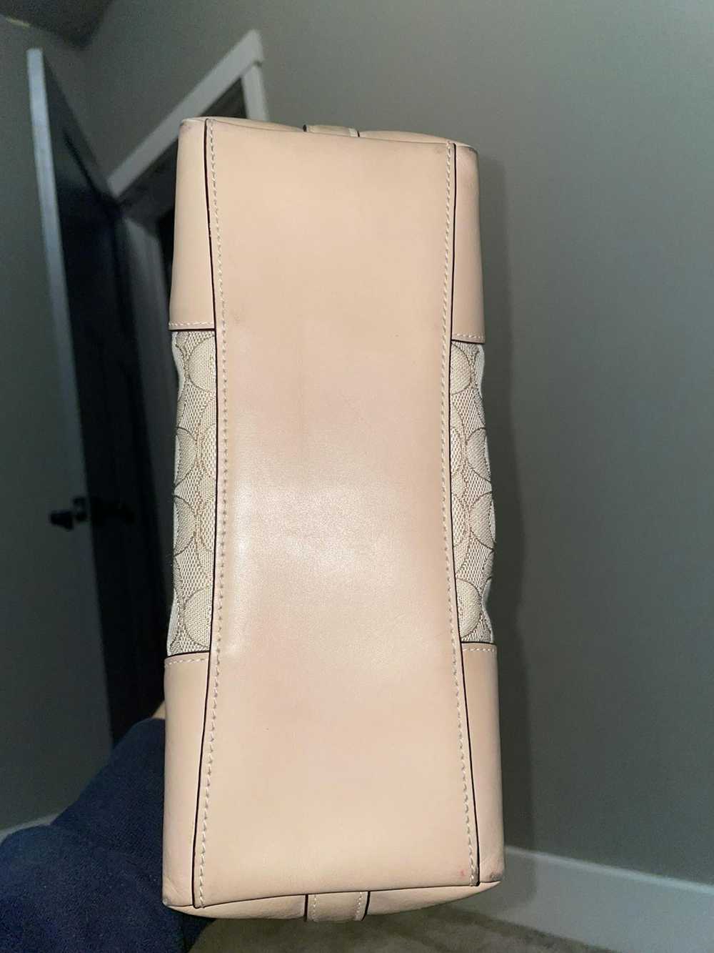 Coach authentic nude coach purse with detachable … - image 5