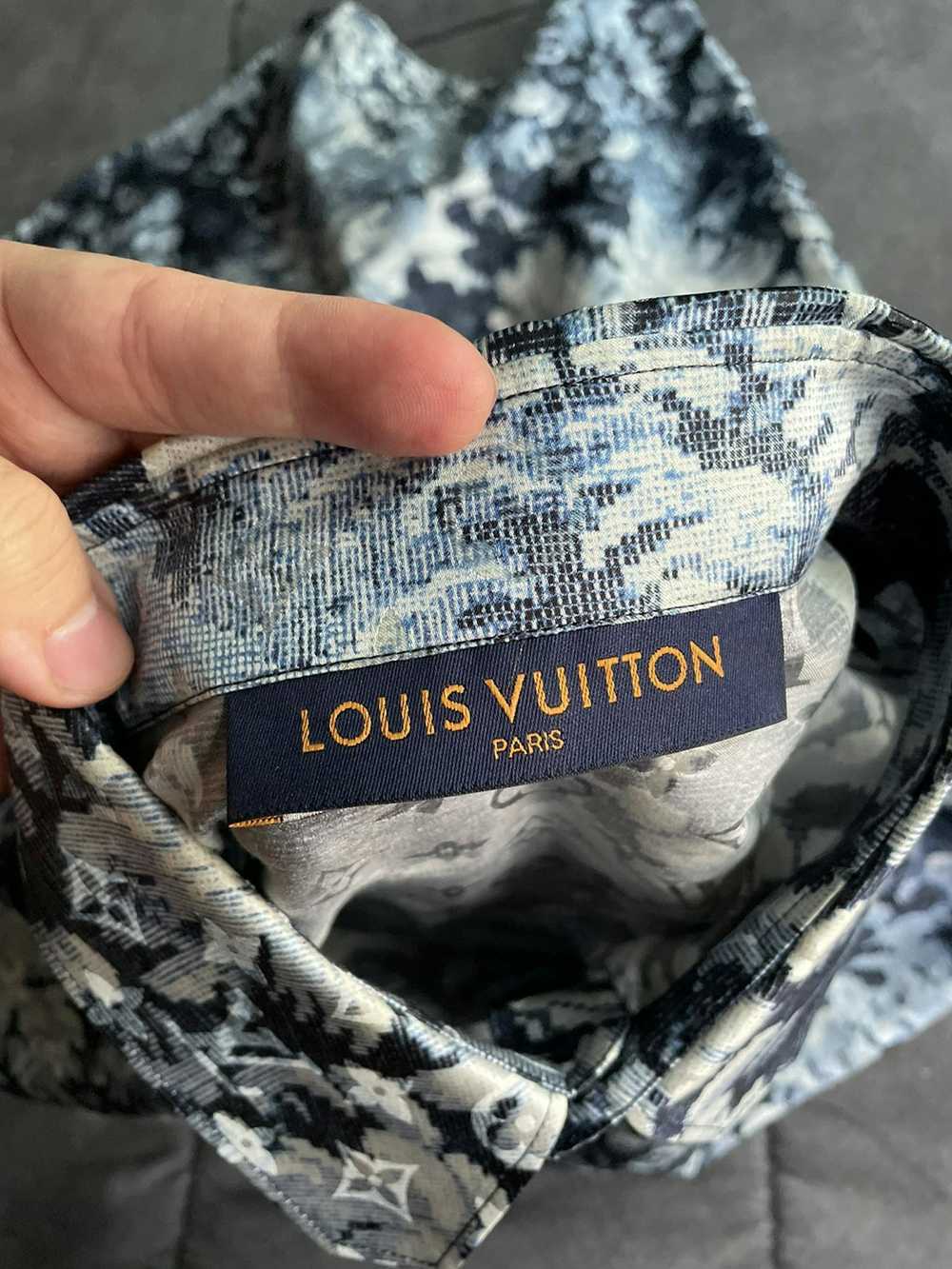 Louis Vuitton Louis Vuitton Tapestry Monogram Shi… - image 8