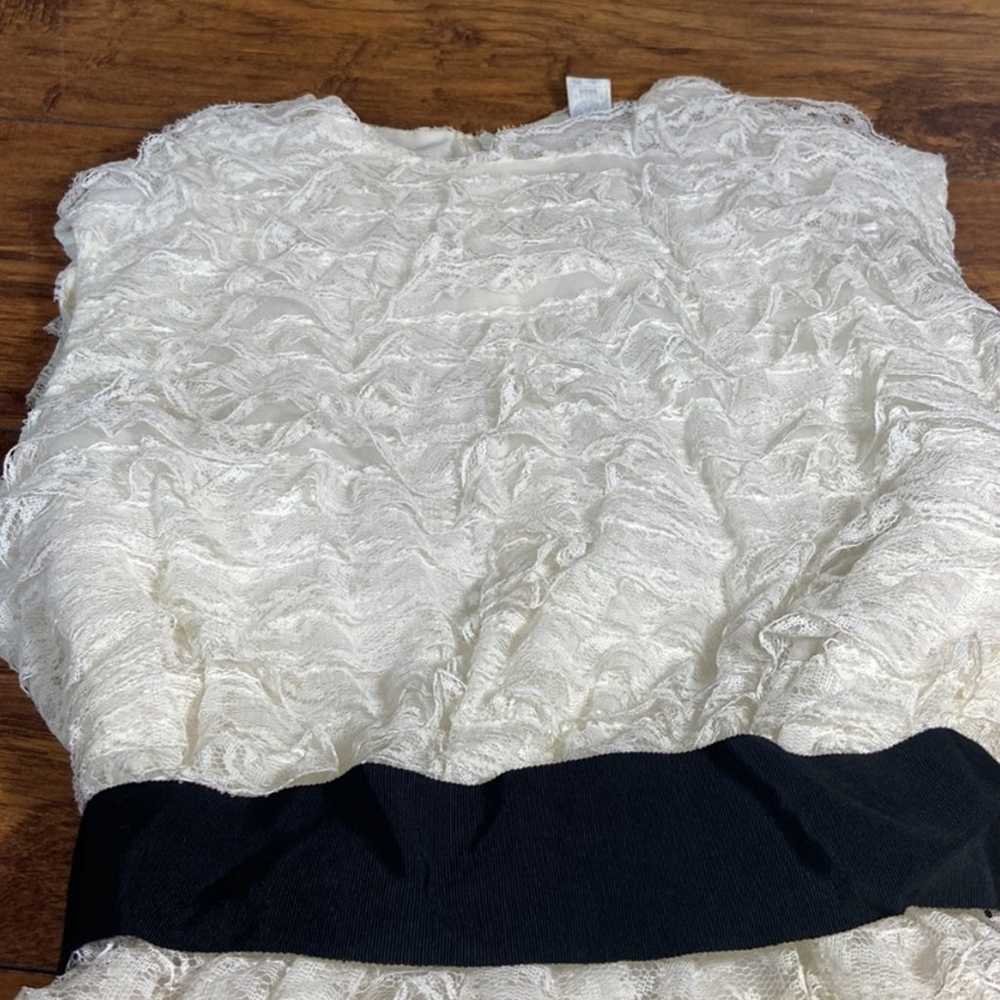 VINTAGE (NWT) Hudson’s white ruffle dress with bl… - image 3