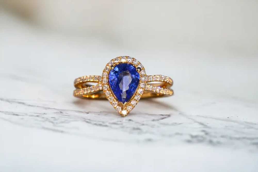 Pear Shaped Tanzanite and Natural Diamond Ring in… - image 10