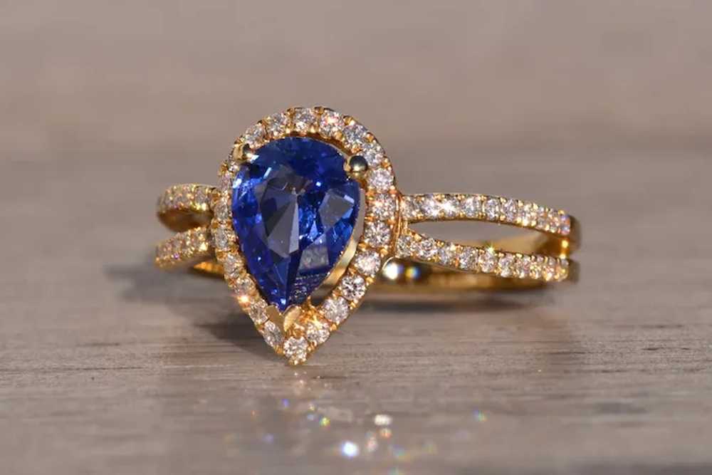 Pear Shaped Tanzanite and Natural Diamond Ring in… - image 2