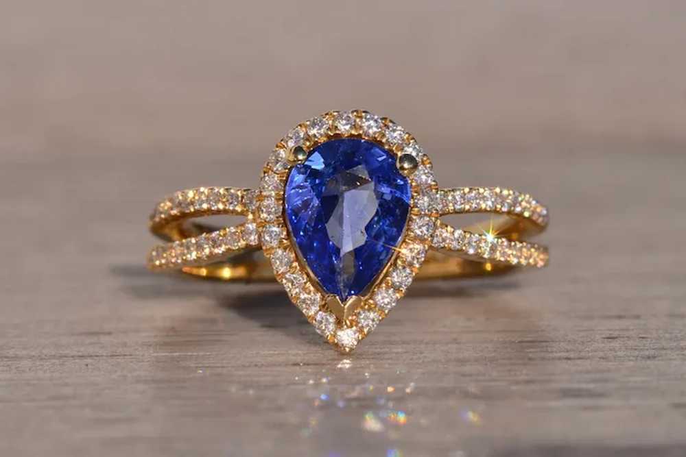 Pear Shaped Tanzanite and Natural Diamond Ring in… - image 6