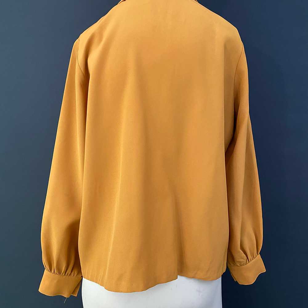 70s/80s Long Sleeve Chelsea Collar Blouse - image 12