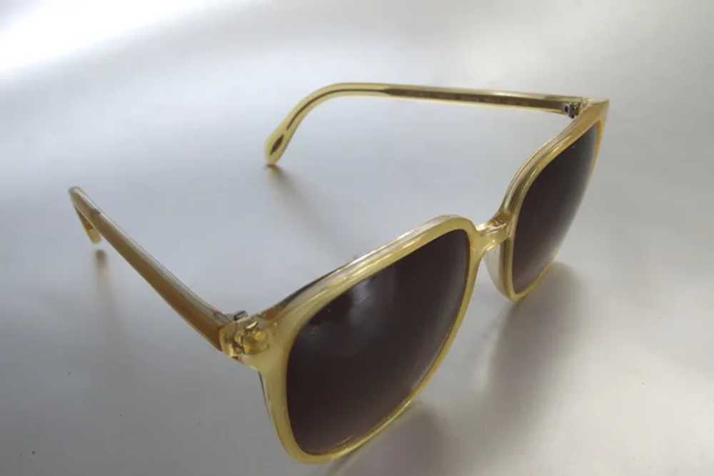 Oliver Peoples Emelita Sunglasses and Case - image 4