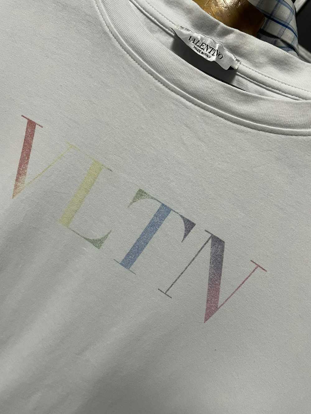 Luxury × Valentino VLTN Rainbow Logo Tee Valentino - image 3
