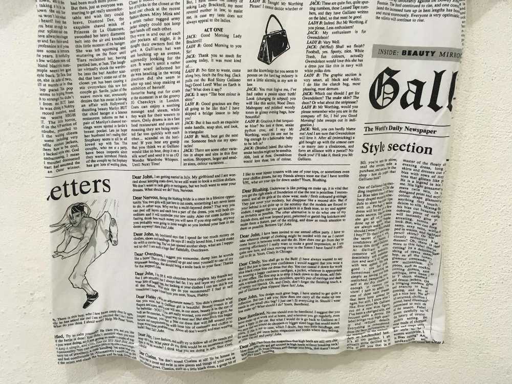 John Galliano 🔥JOHN GALLIANO over print tees des… - image 7