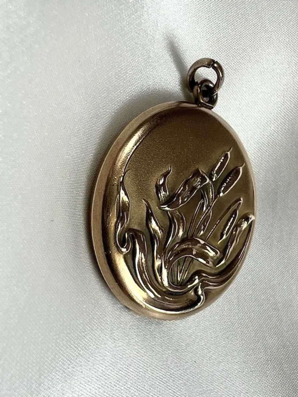 Locket Art Nouveau Gold Filled Repousse Design c1… - image 2