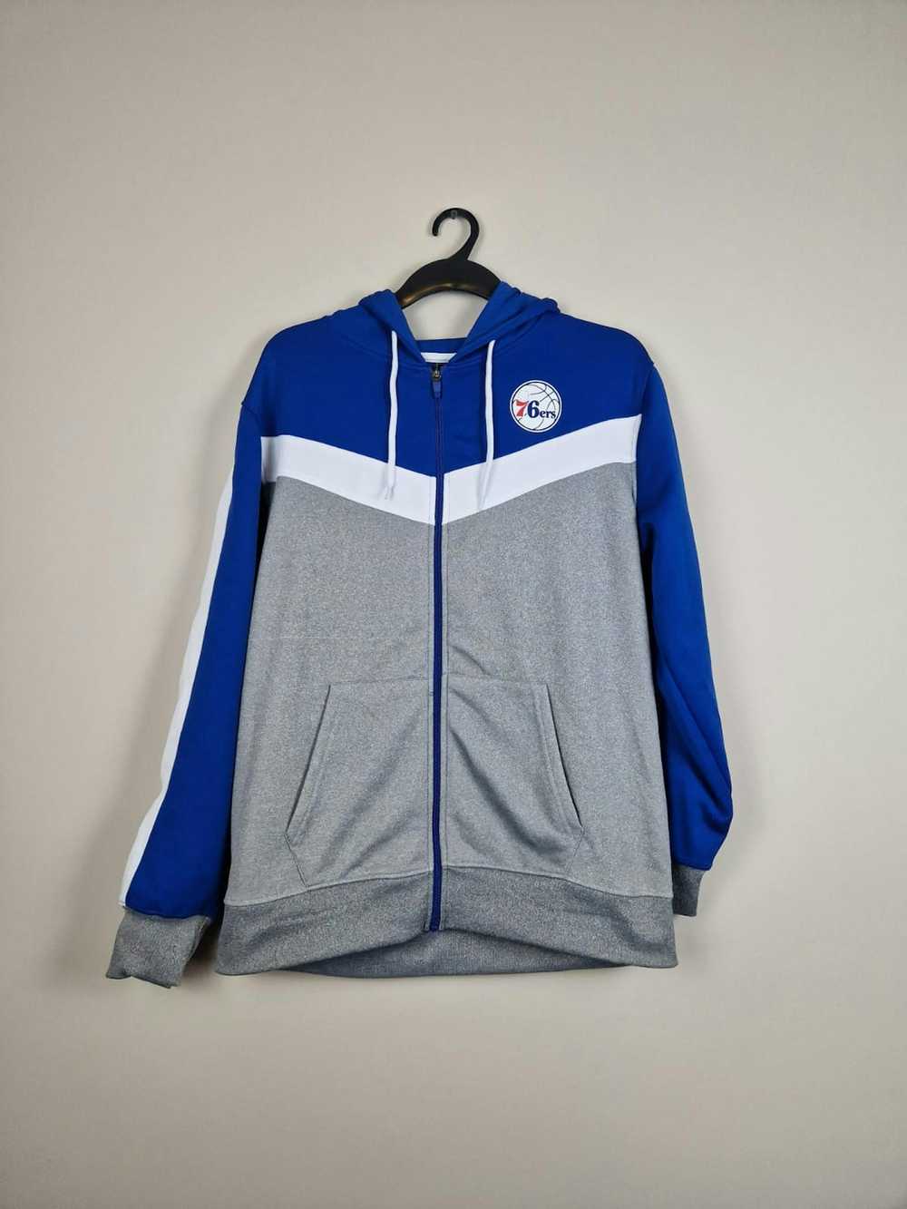 NBA × Sportswear NBA UNK Philadelphia 76ers Sixers Zi… - Gem