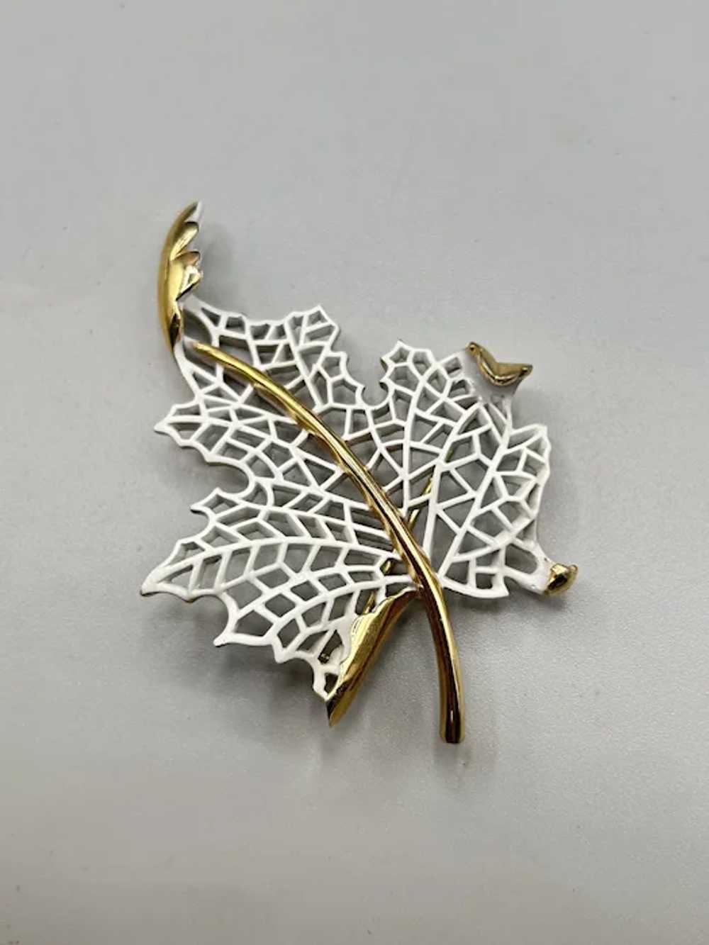 Signed TRIFARI Vintage Leaf Brooch Gold Tone Whit… - image 3