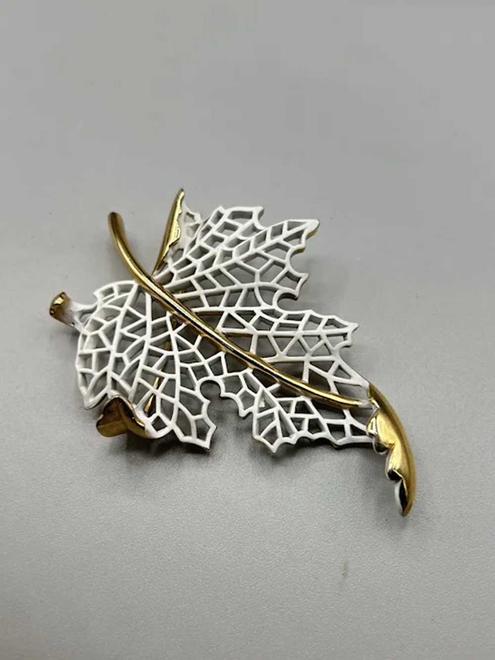 Signed TRIFARI Vintage Leaf Brooch Gold Tone Whit… - image 4