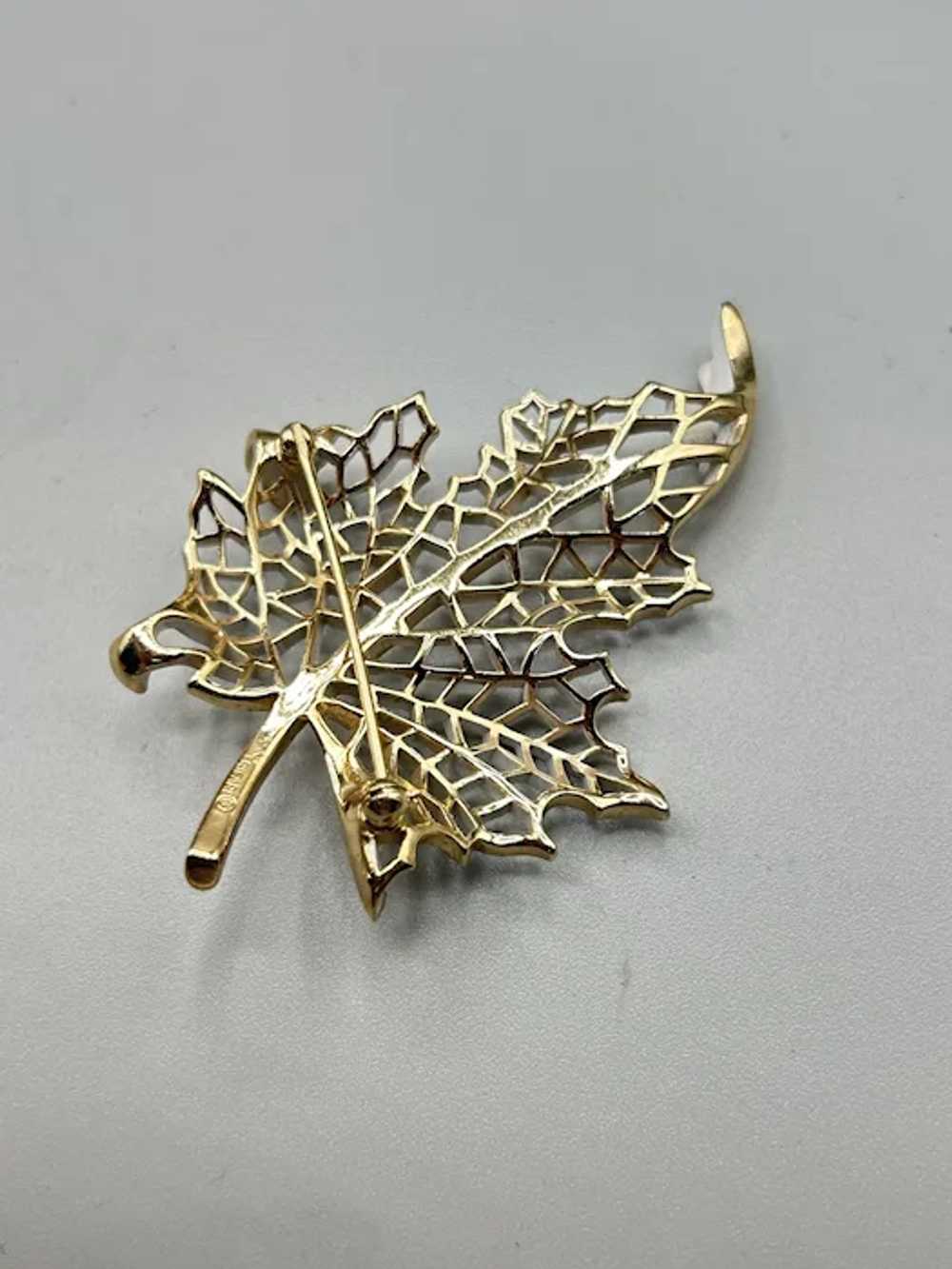 Signed TRIFARI Vintage Leaf Brooch Gold Tone Whit… - image 5