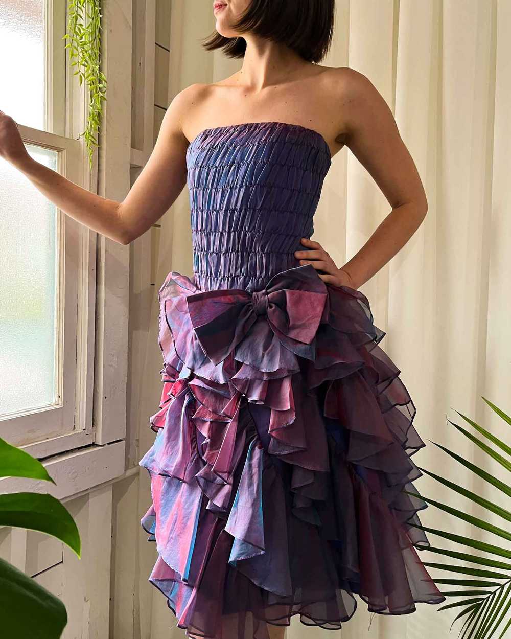 80s Iridescent Ruffled Strapless Dress - image 3