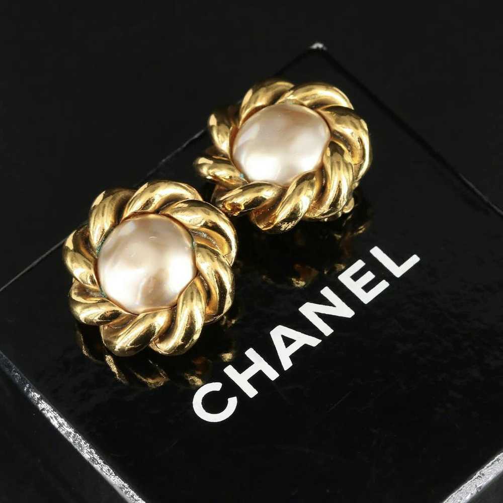 Chanel × Vintage Vintage Chanel faux pearl clip o… - image 2