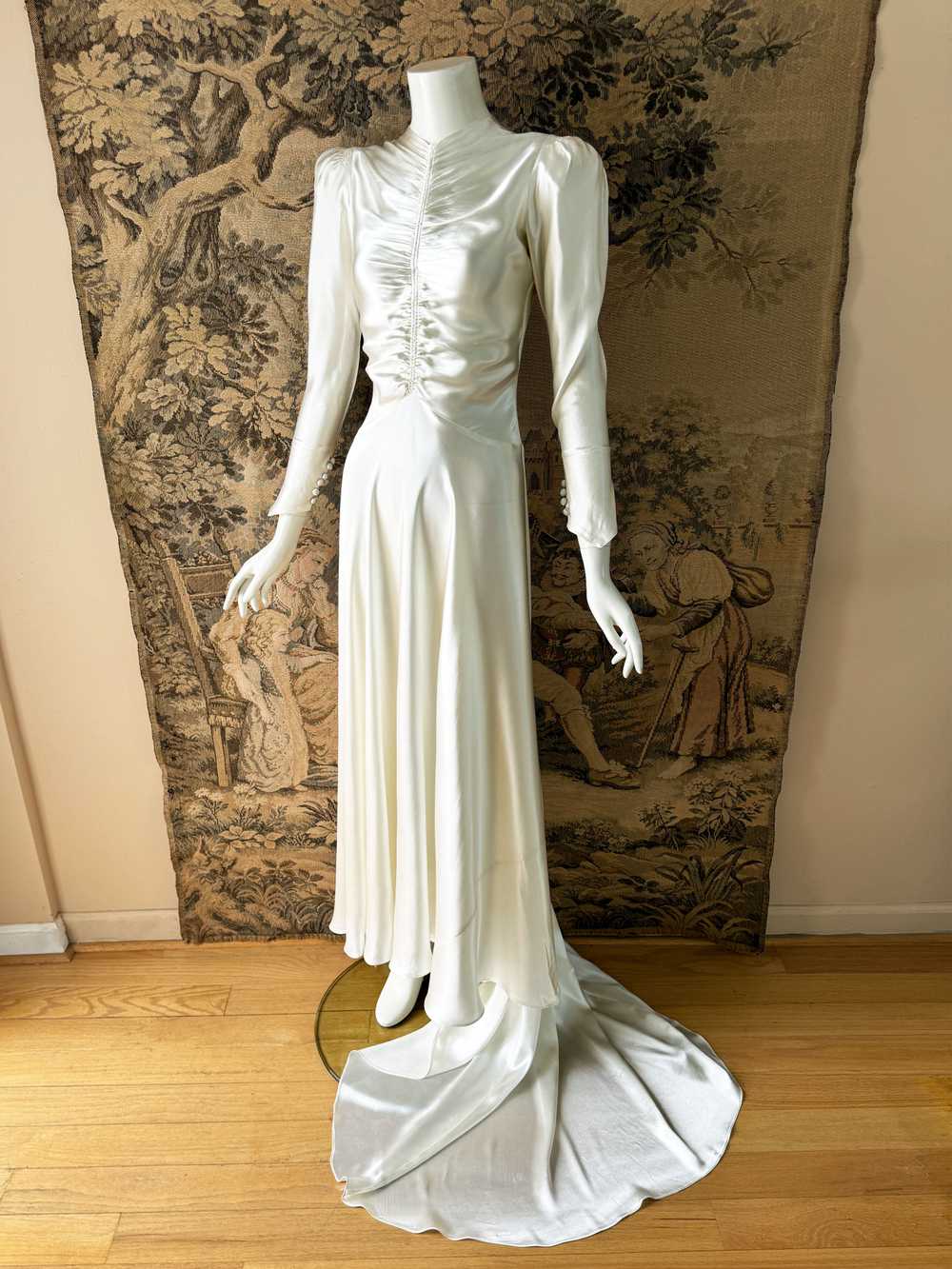 Art Deco 1930s Ruched Satin Wedding Dress - image 2