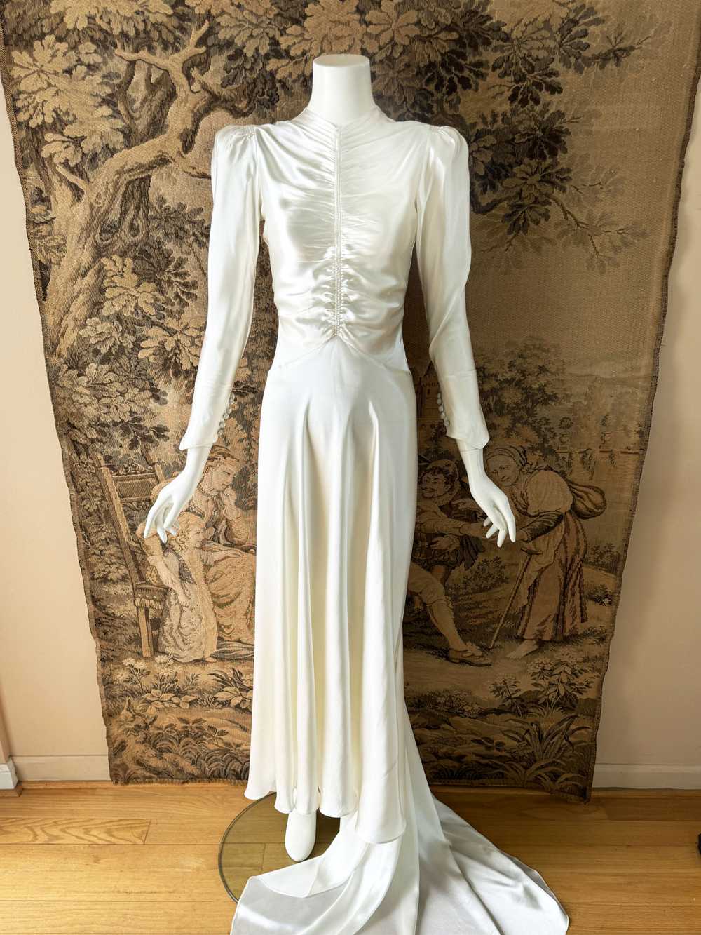 Art Deco 1930s Ruched Satin Wedding Dress - image 3