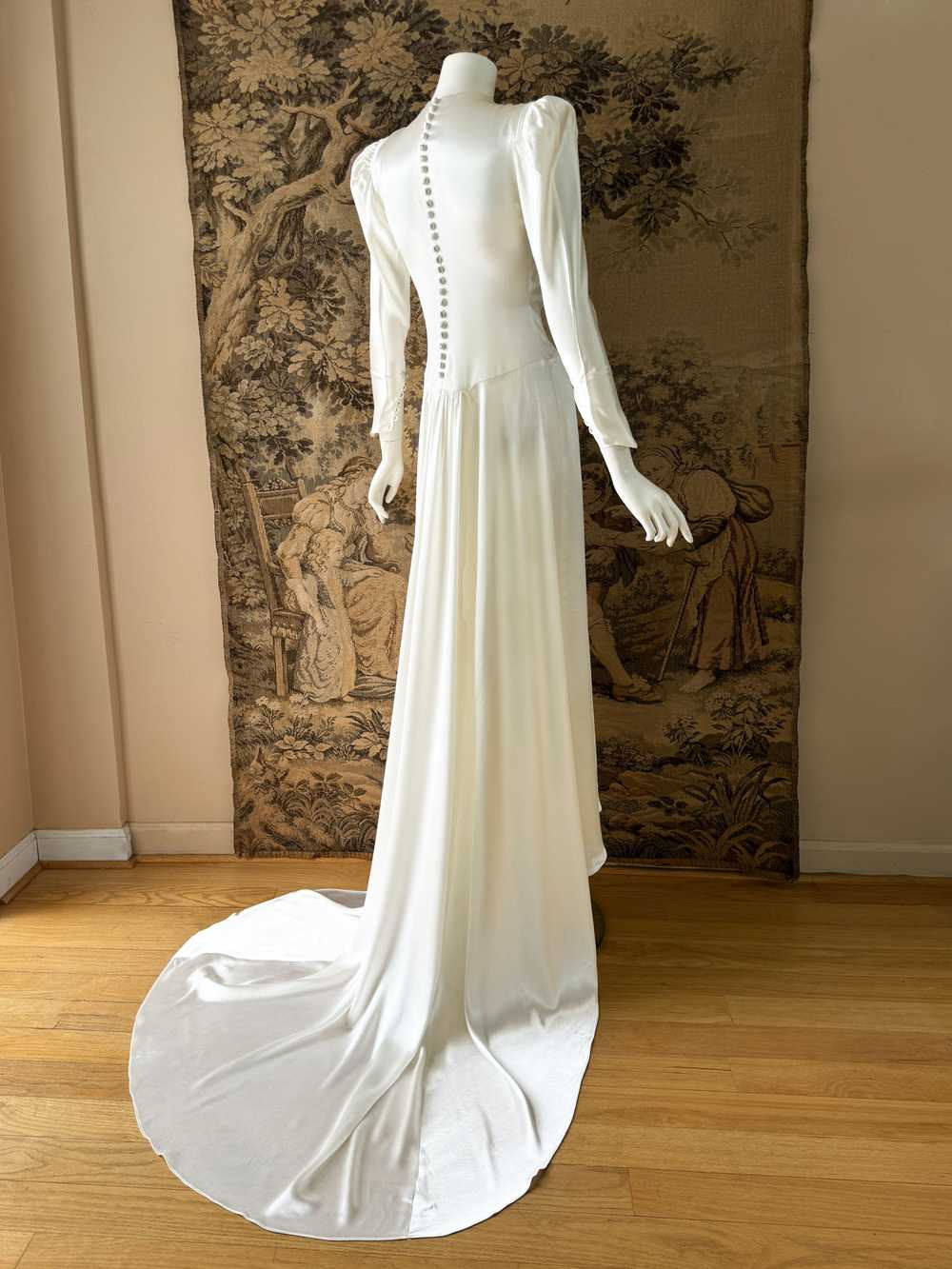 Art Deco 1930s Ruched Satin Wedding Dress - image 7