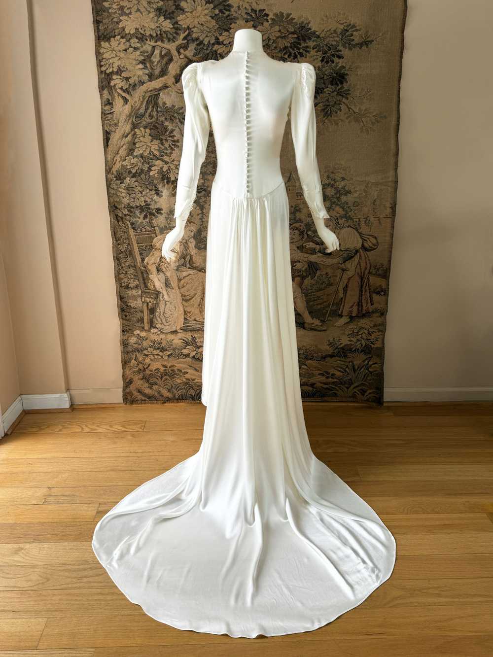 Art Deco 1930s Ruched Satin Wedding Dress - image 8