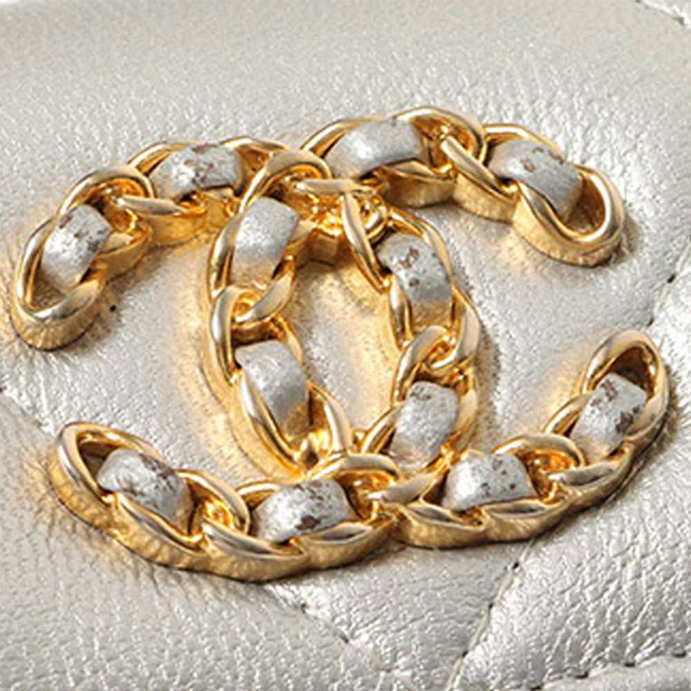 Chanel CHANEL Lambskin 19 Flap Trifold Wallet Sma… - image 5