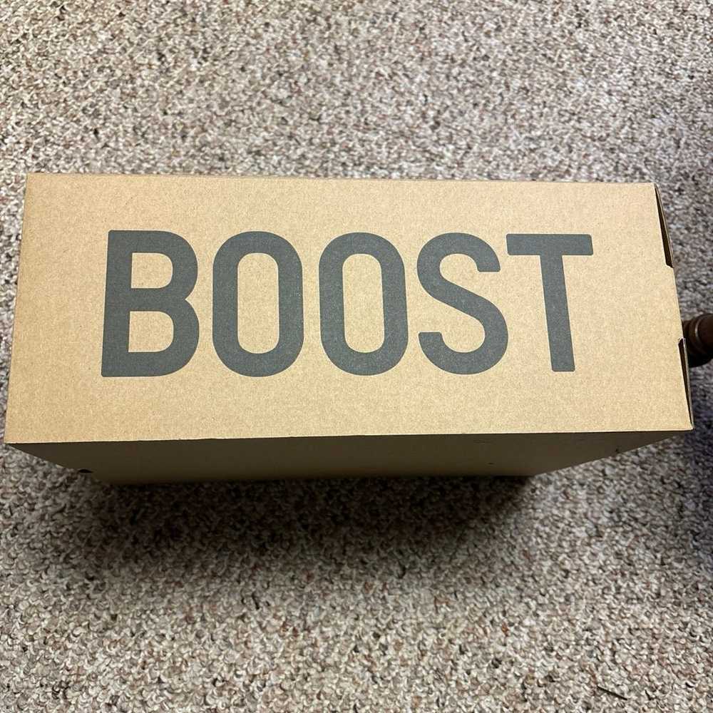 New Yeezy boost 350 v2 empty box - image 3