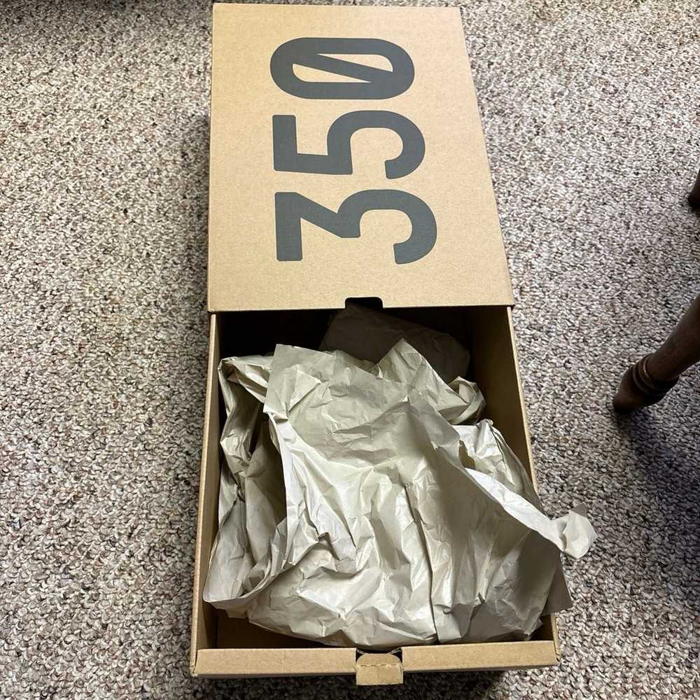 New Yeezy boost 350 v2 empty box - image 5