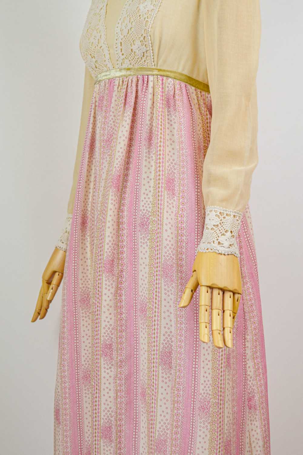 QUAINT - 1970s Vintage Angela Gore Prairie Dress … - image 12