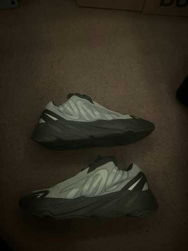 Us10 adidas yeezy 700 - Gem