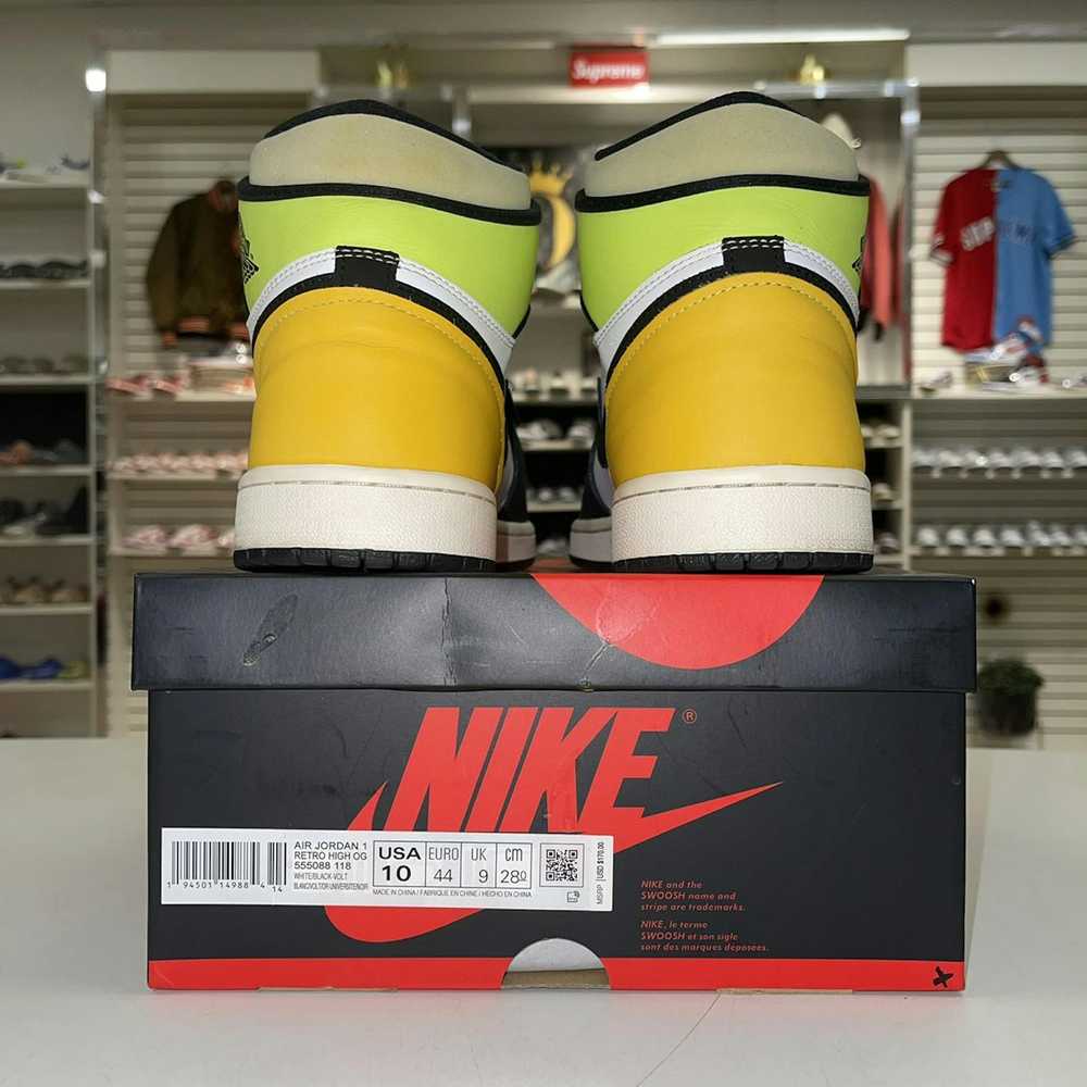 Jordan Brand Air Jordan 1 High ‘Volt Gold’ - WORN… - image 4