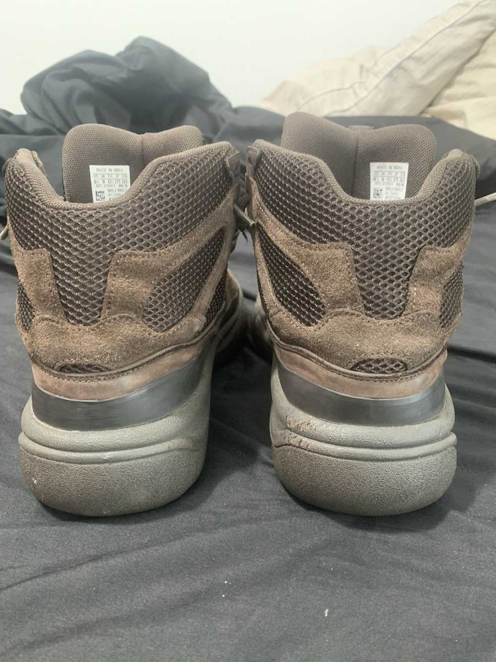 Yeezy desert hot sale boot grey