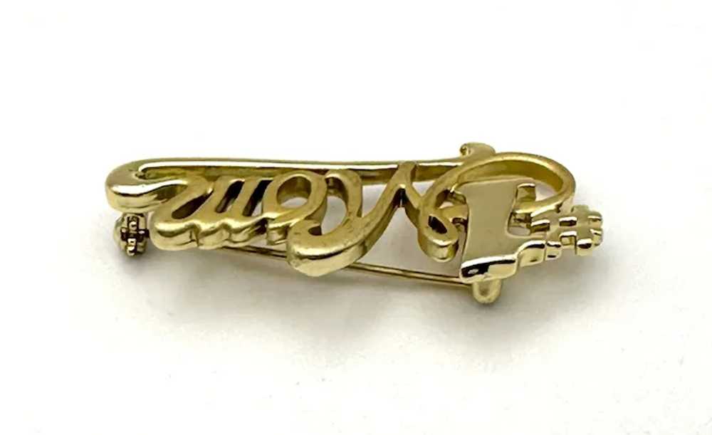 AJC signed  #1 MOM Goldtone Brooch - image 5