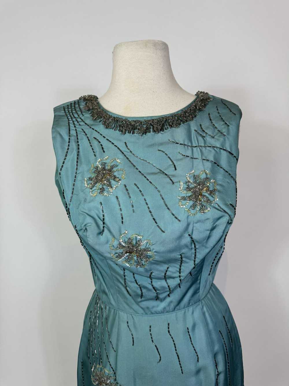 1960s Blue Silk Flower Beaded Wiggle Cocktail Dre… - image 2