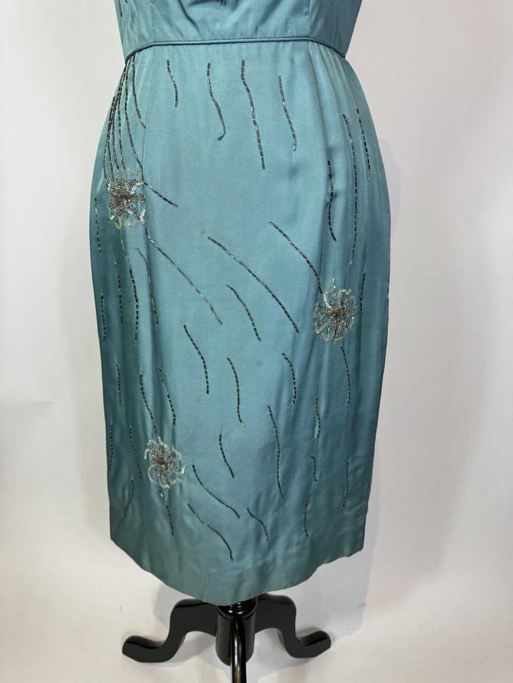 1960s Blue Silk Flower Beaded Wiggle Cocktail Dre… - image 4