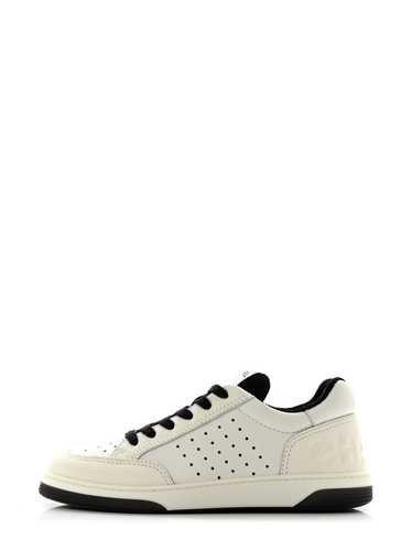 CHANEL Pre-Owned CC logo-debossed leather sneaker… - image 1