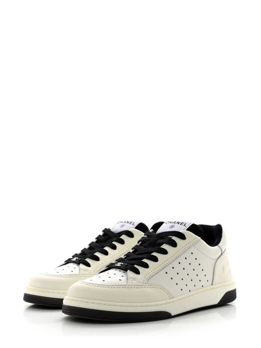 CHANEL Pre-Owned CC logo-debossed leather sneaker… - image 2