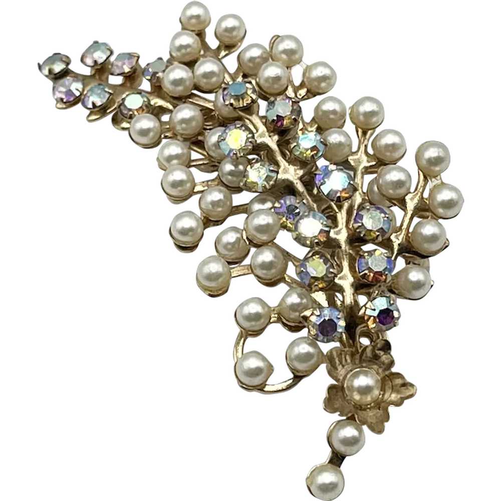 Vintage gold pearl rhinestone flower brooch pin - image 1