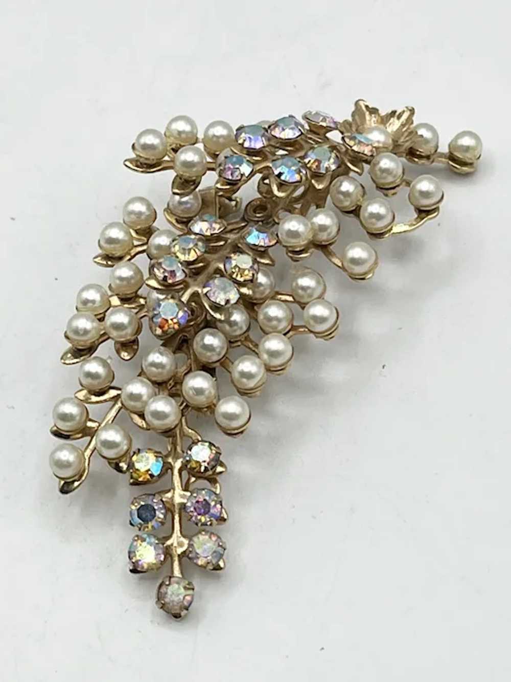 Vintage gold pearl rhinestone flower brooch pin - image 2
