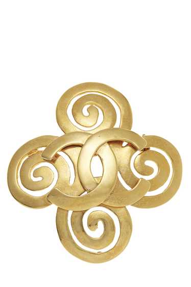 Gold 'CC' Swirl Pin Large