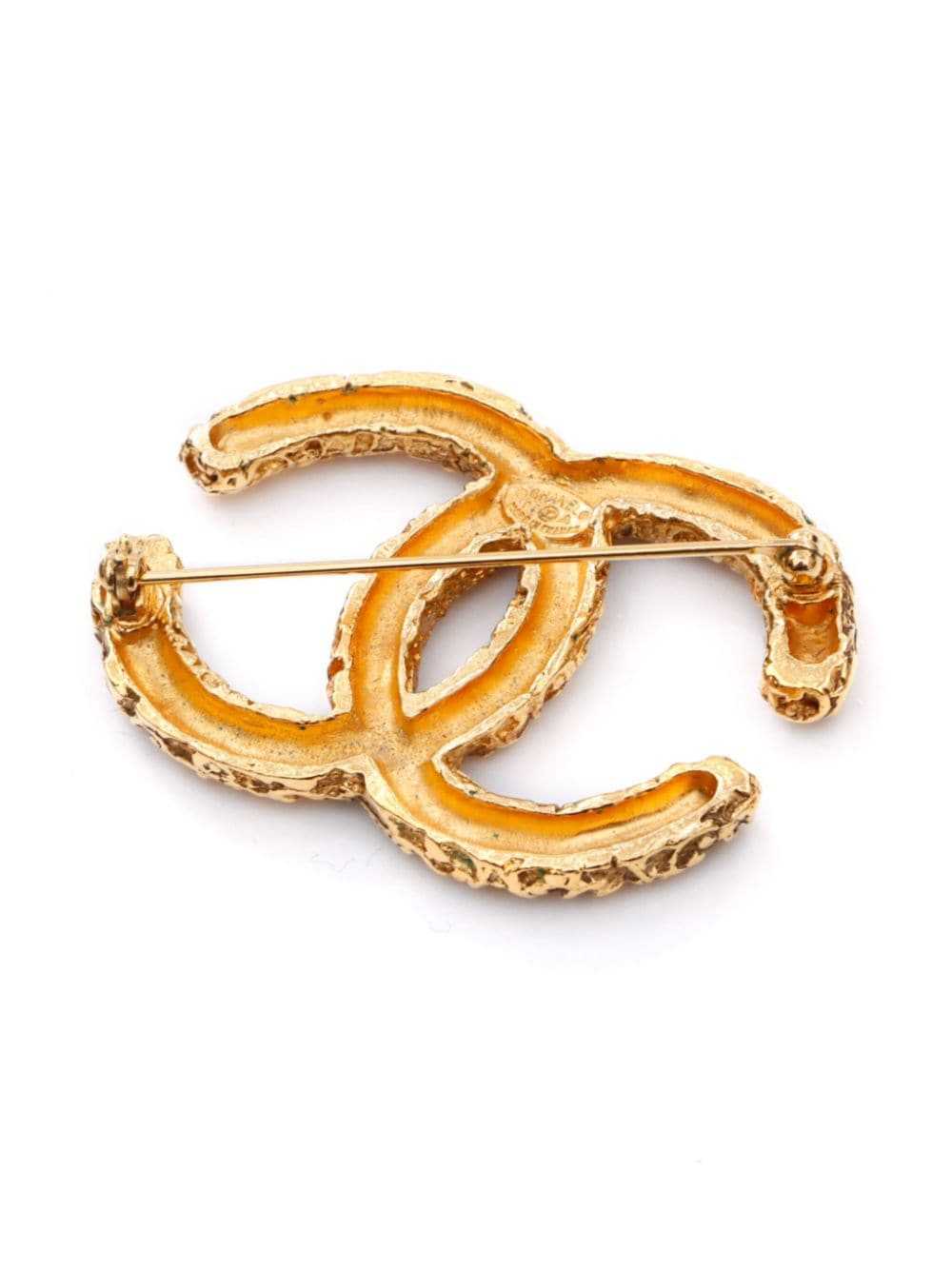 CHANEL Pre-Owned 1993 CC gold plated brooch - image 4