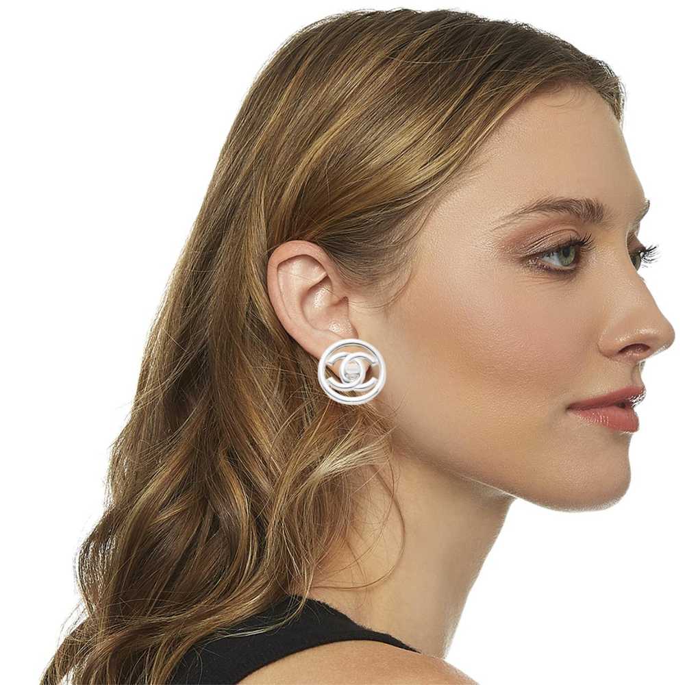 Silver 'CC' Turnlock Circle Earrings Large - image 2