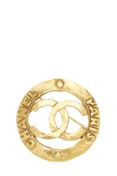 Gold Engraved 'CC' Round Pin Large