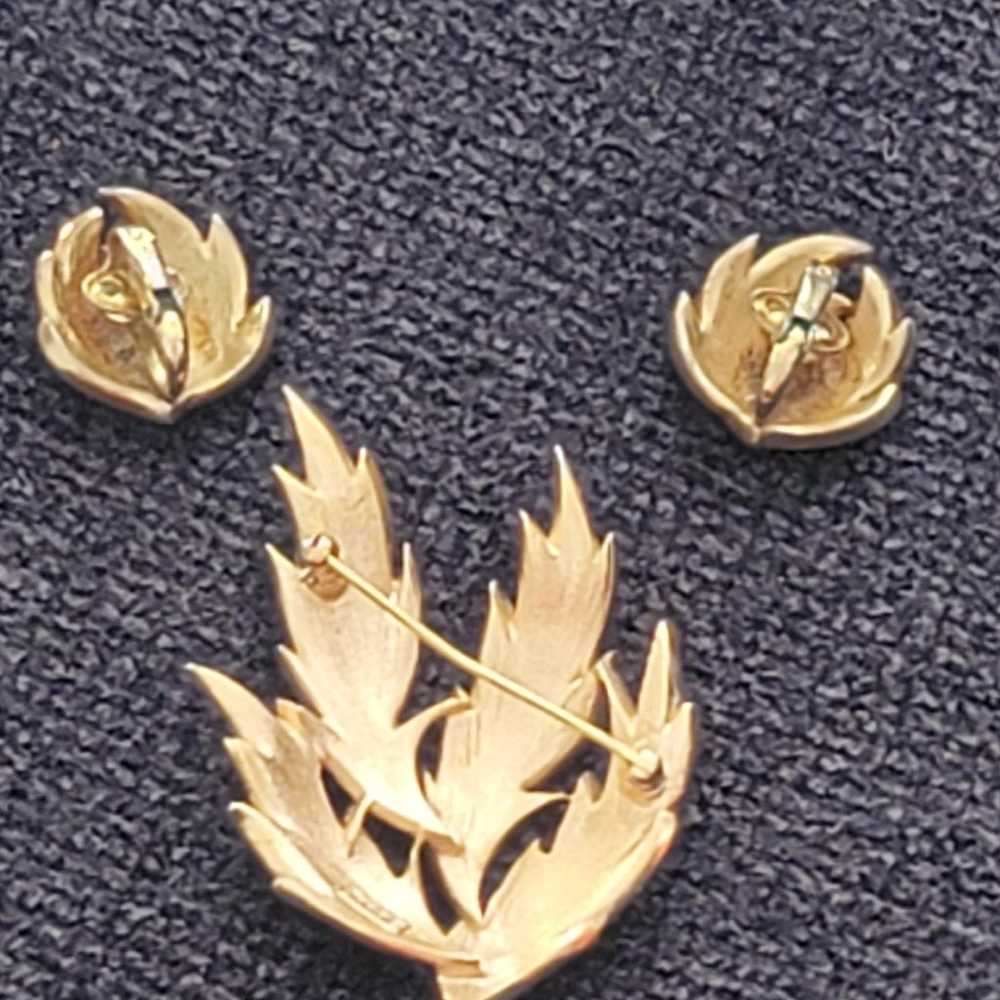 CROWN TRIFARI SET•Vintage Leaf Brooch & Clip Earr… - image 2