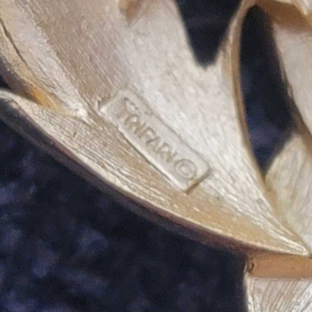 CROWN TRIFARI SET•Vintage Leaf Brooch & Clip Earr… - image 3